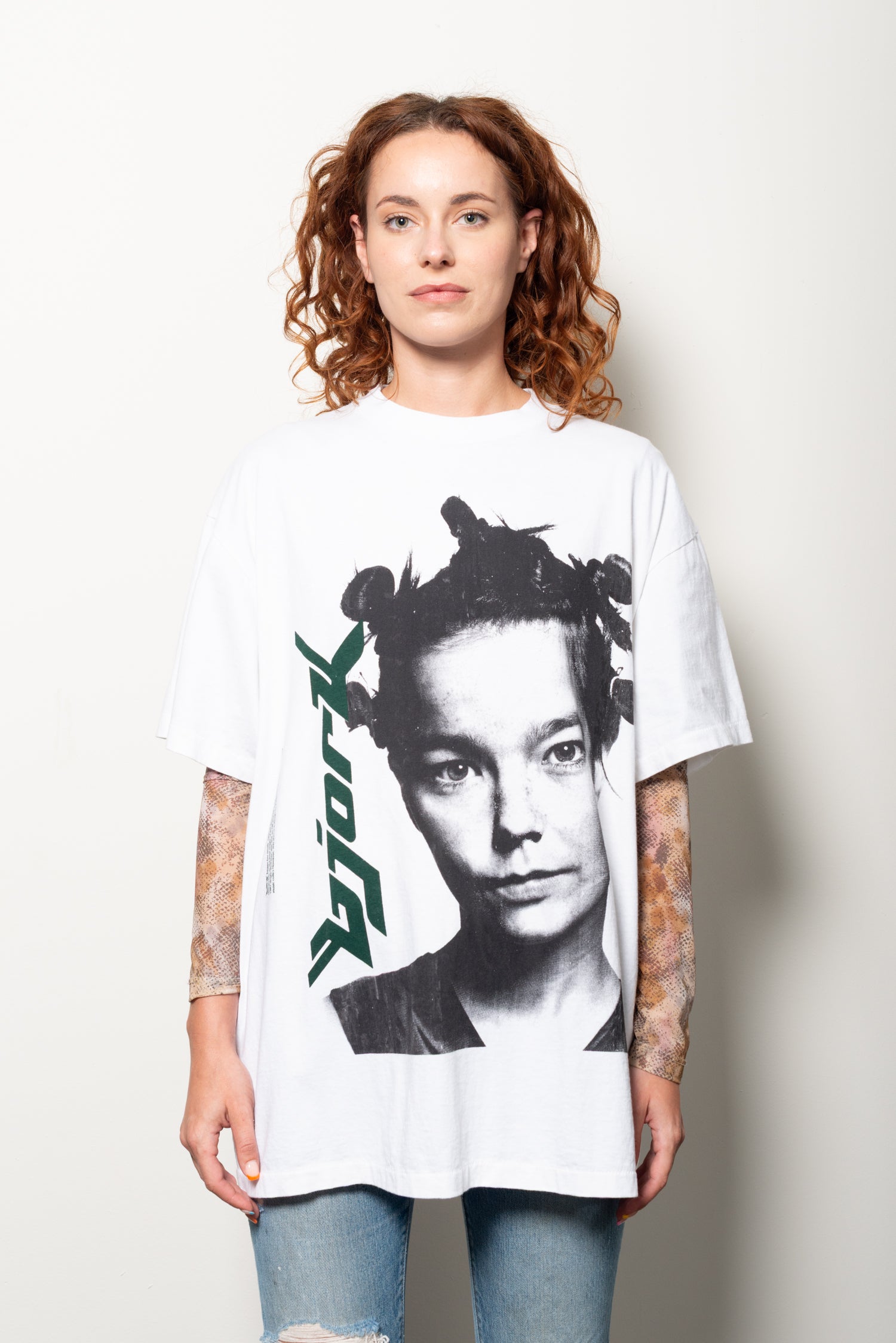 bjork tshirt | Staklena Kuća